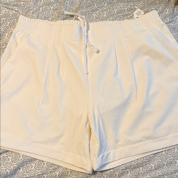 ZYIA Pants - Women's white Shorts
